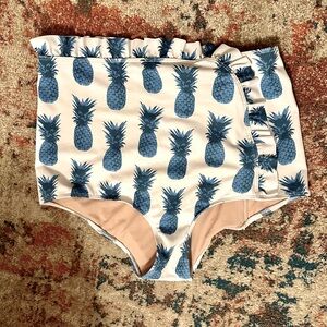 Kortni Jeane medium pineapple bottoms